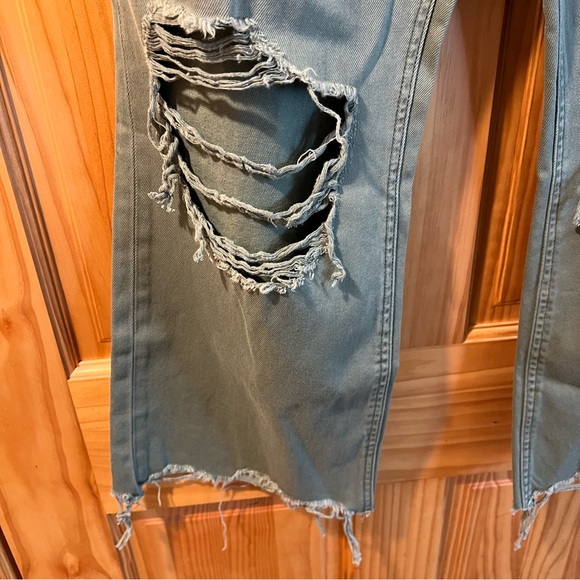 NWT Altar'd State Aubrielle Cropped Olive Green Distressed Jeans Sz 30 - Picture 5 of 9